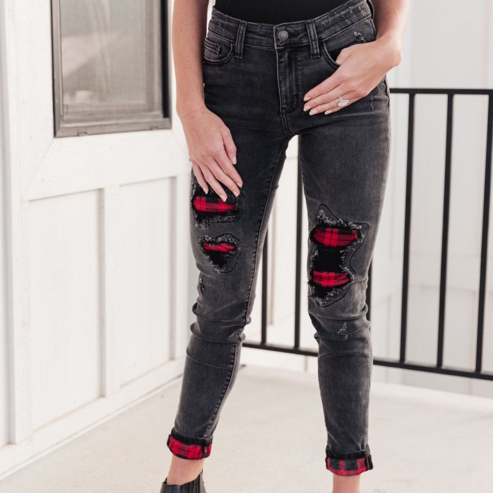 Judy Blue Women's Size 5/27 Black  Buffalo Plaid Cuffed Skinny Fit Jeans